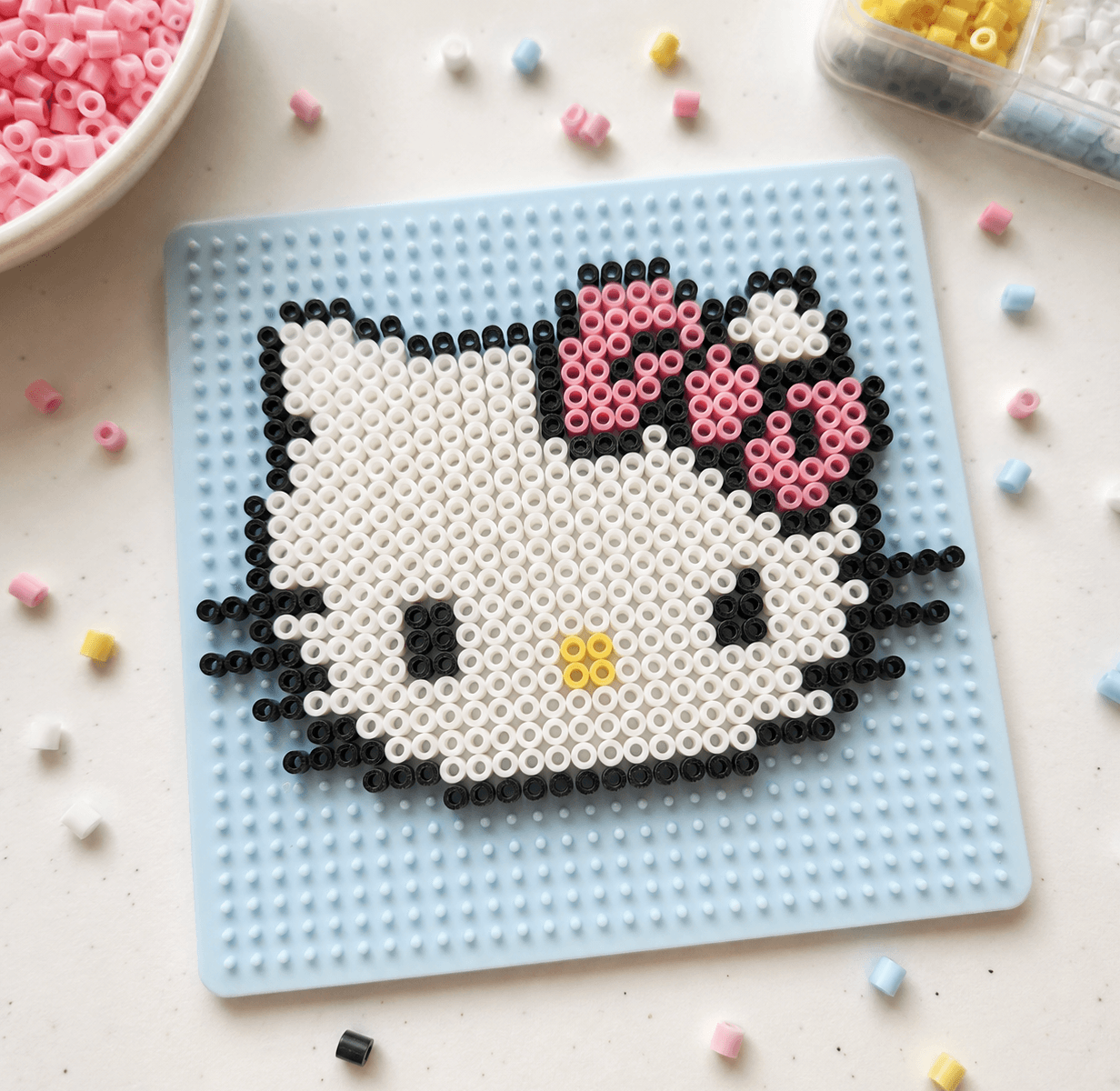 Hello Kitty 拼豆作品示例